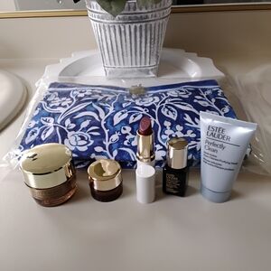 Estee Lauder Blue Royale Cosmetic Bag W/5 Mini Samples.  NWT